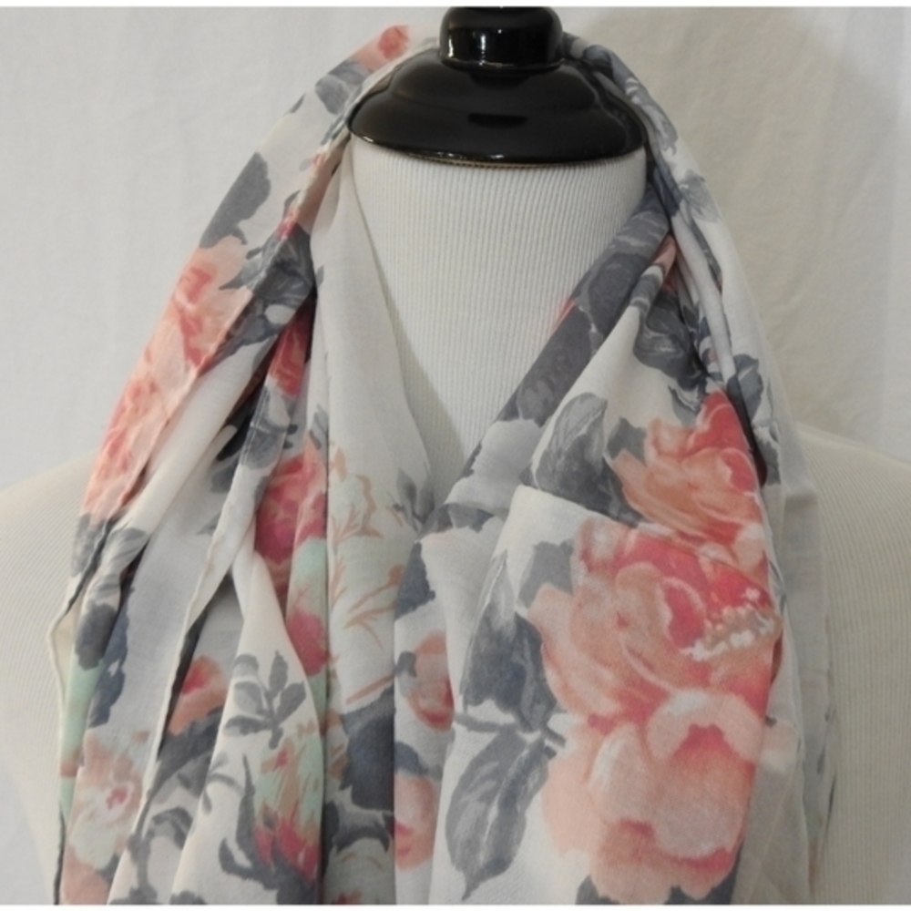 ✨️ Lightweight Floral Infinity Scarf - Picture 6 of 7